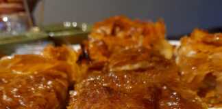 γλυκιά κολοκυθόπιτα με κόκκινη κολοκύθα