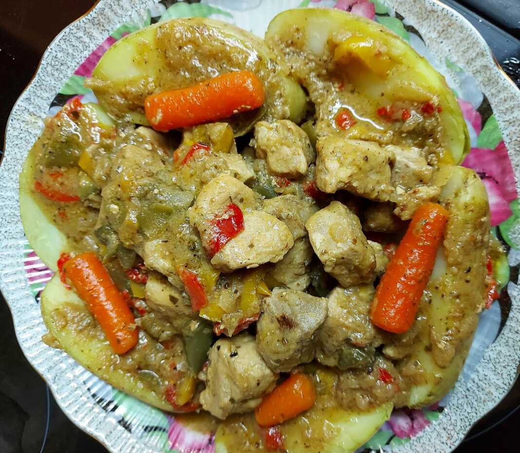 χοιρινή τηγανιά με πατάτες