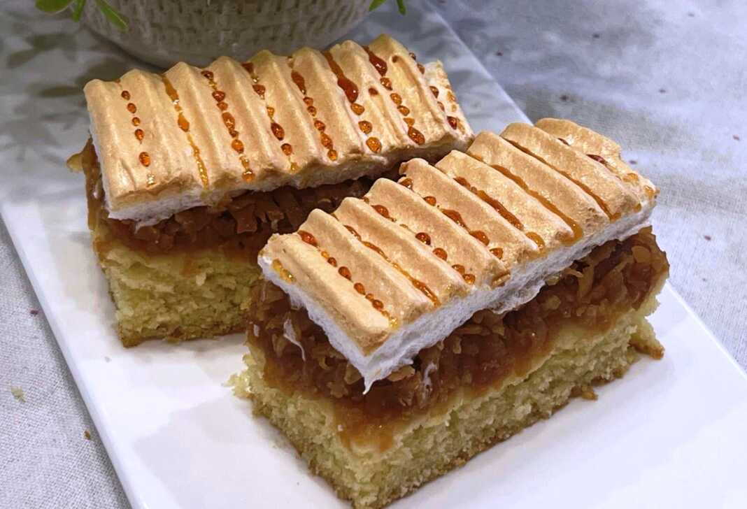 κέικ μήλου με καμένη μαρέγκα