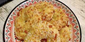 κουλούρια με σουσάμι και τυρί