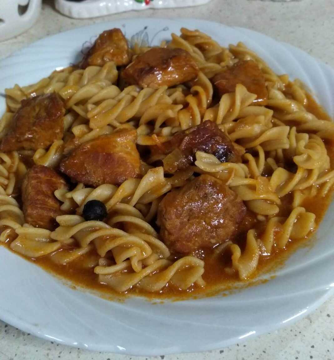 μακαρόνια τριβελάκι ολικής αλέσεως με κρέας χοιρινό