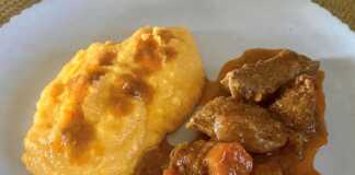 μοσχαράκι κοκκινιστό με πουρέ καρότου