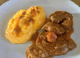 μοσχαράκι κοκκινιστό με πουρέ καρότου