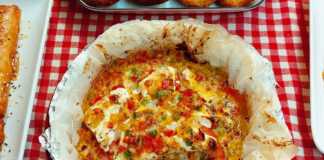 Μπουγιουρντί με πολύχρωμες πιπεριές Μπουγιουρντί με πολύχρωμες πιπεριές