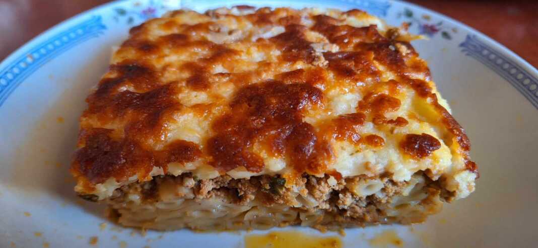 Παστίτσιο με λίγη μπεσαμέλ
