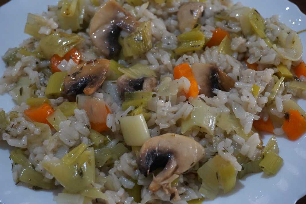 πρασόρυζο με καρότο και μανιτάρια