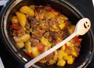 Χοιρινό με πατάτες στην Γαστρα