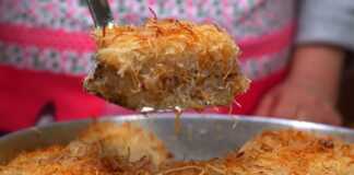 Κανταΐφι ταψιού, χρυσό και σιροπιασμένο, κομμένο σε μερίδες, γαρνιρισμένο με φιστίκι.