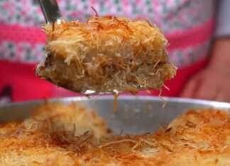 Κανταΐφι ταψιού, χρυσό και σιροπιασμένο, κομμένο σε μερίδες, γαρνιρισμένο με φιστίκι.