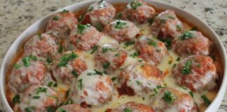 Κεφτεδάκια με παρμεζάνα και σάλτσα ντομάτας