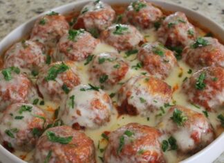 Κεφτεδάκια με παρμεζάνα και σάλτσα ντομάτας