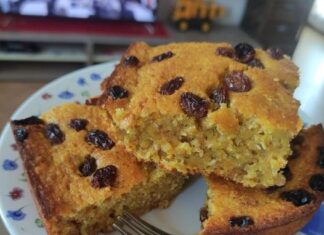 Κέικ με μανταρίνι-πορτοκάλι και σταφίδα