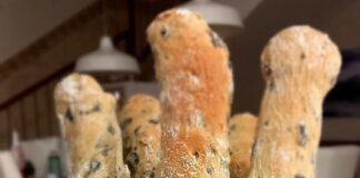 Στικς Ψωμιού με Ελιές και Ρίγανη