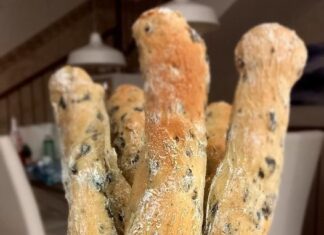 Στικς Ψωμιού με Ελιές και Ρίγανη