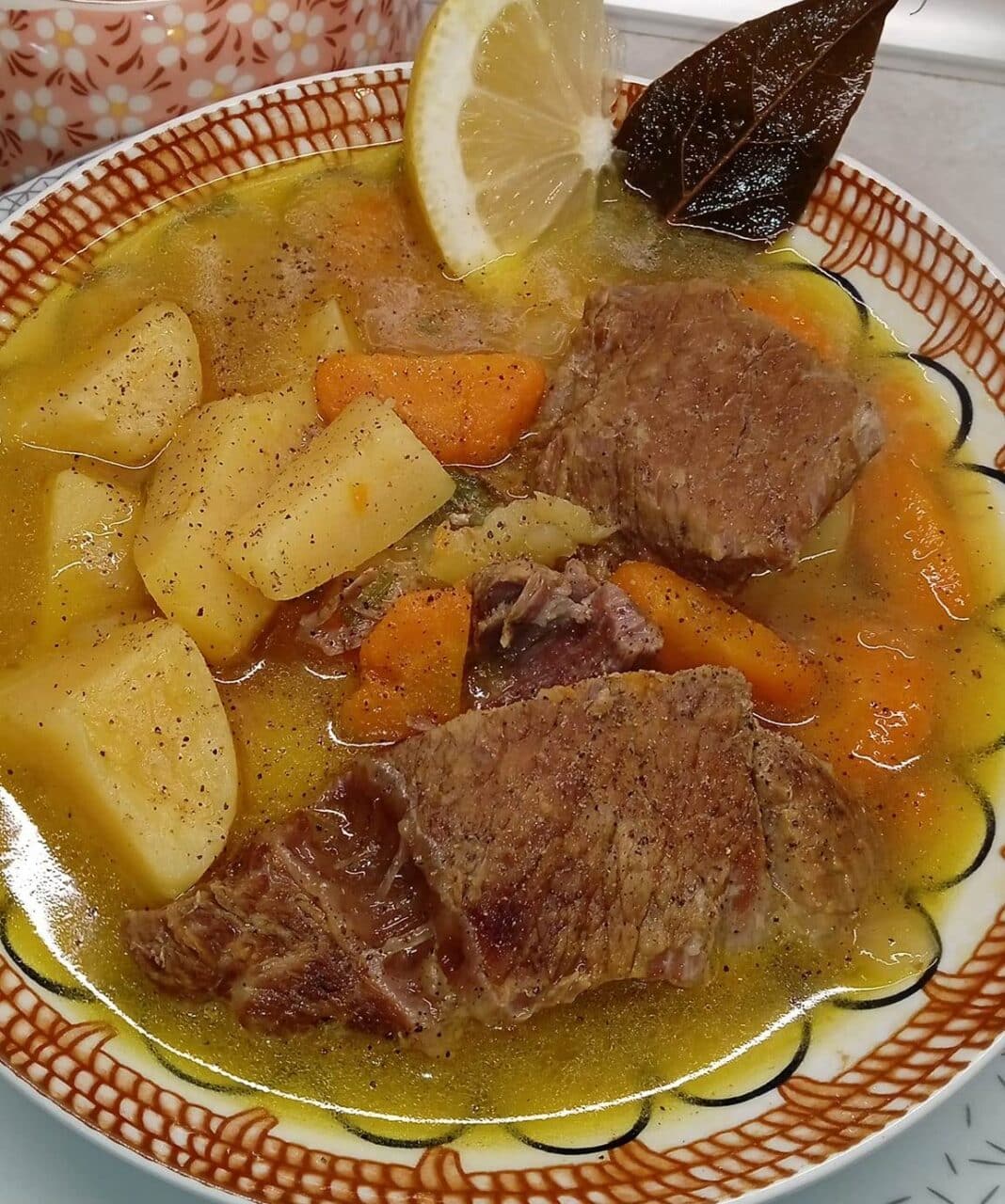 Βραστό μοσχάρι με πατάτες