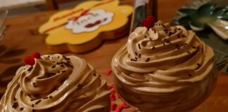 Αέρινη Μους καφέ με Γεύση φουντουκιού: Φτιάξτε την Στιγμή και Εντυπωσιάστε Μους καφέ με Γεύση φουντουκιού