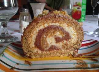 Ρολό με κρεμα σοκολάτα και καλαμελωμένα καρύδια