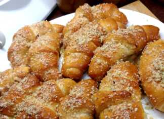 Σιροπιαστα κρουασανάκια με σοκολάτα