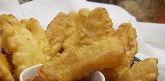 Τυρένια στικς πανέ σε ζυμη τηγανίτας