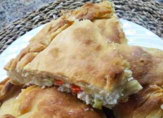 τυρόπιτα με πιπεριές και φέτα