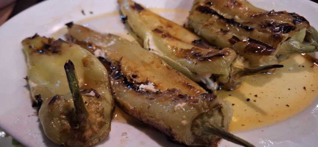 Γεμιστές πιπεριές κερατό με τυριά