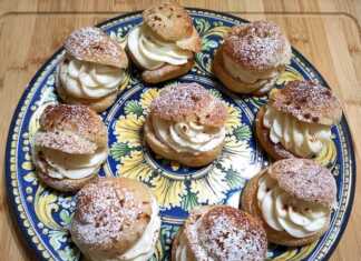 μίνι τσουρεκάκια με κρέμα αμυγδάλου