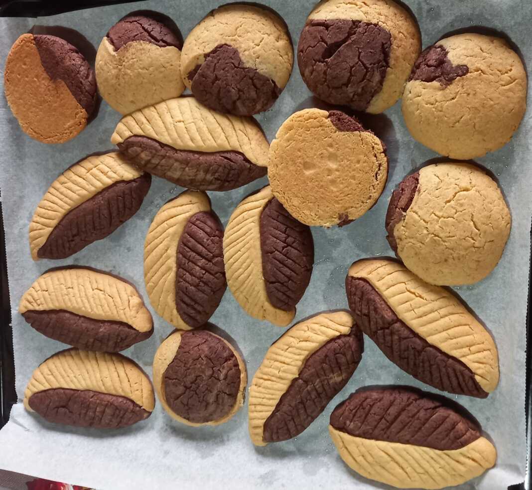 μπισκότα με διχρωμη ζύμη