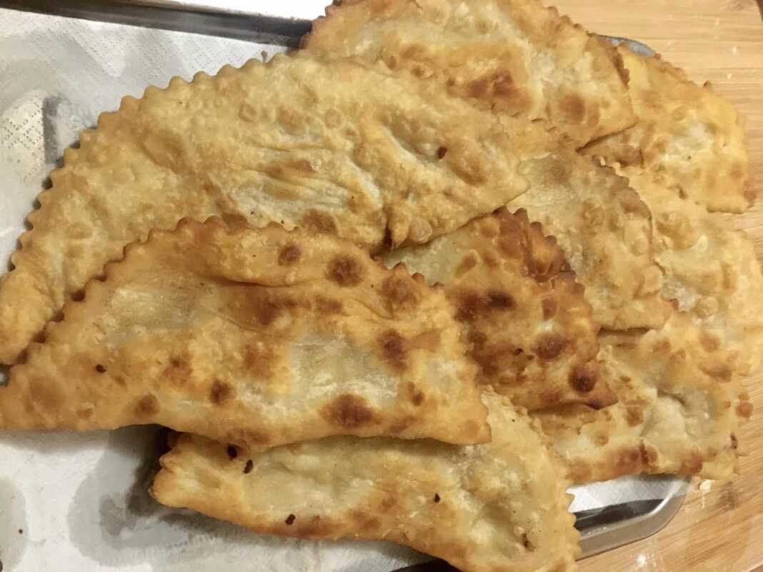 Μπουρέκια στο τηγάνι με τυρί ή κιμα