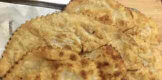 Μπουρέκια στο τηγάνι με τυρί ή κιμα