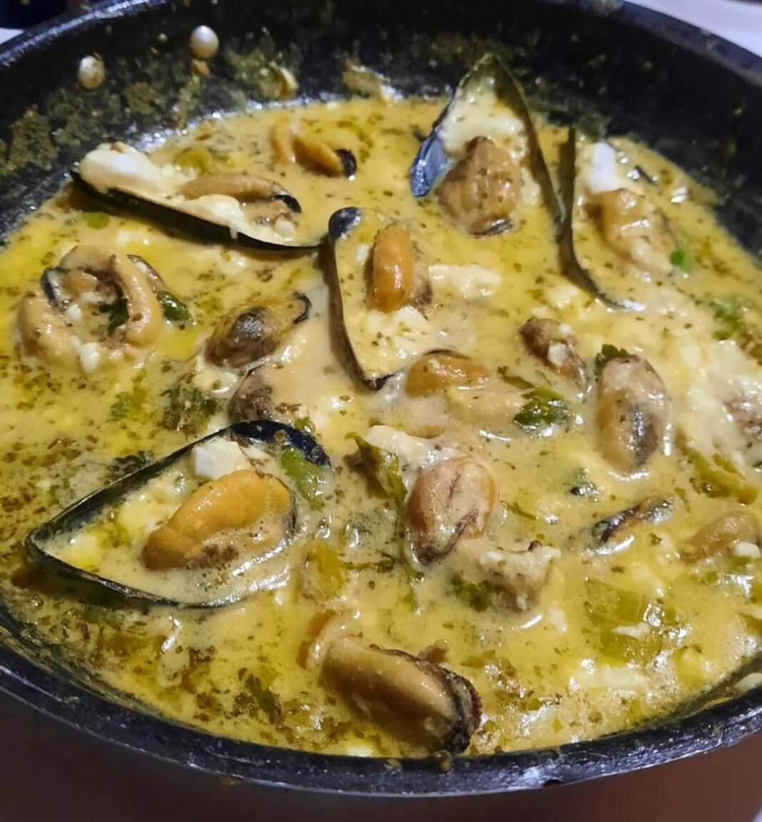 Μύδια σαγανάκι