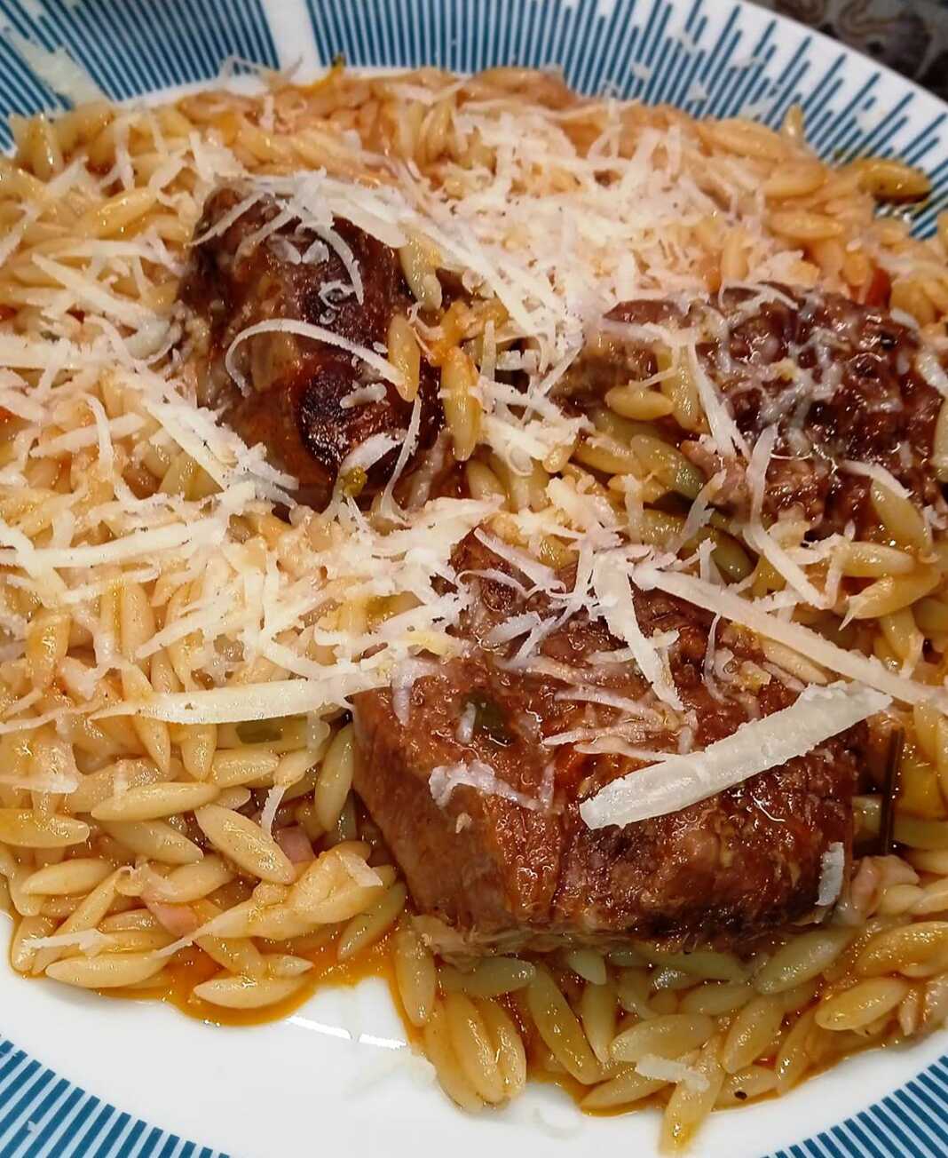 Μοσχαράκι με κριθαράκι στην κατσαρόλα