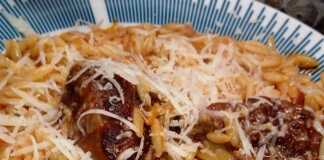 Μοσχαράκι με κριθαράκι στην κατσαρόλα: Νόστιμο και εύκολο φαγητό για κάθε μέρα Μοσχαράκι με κριθαράκι στην κατσαρόλα