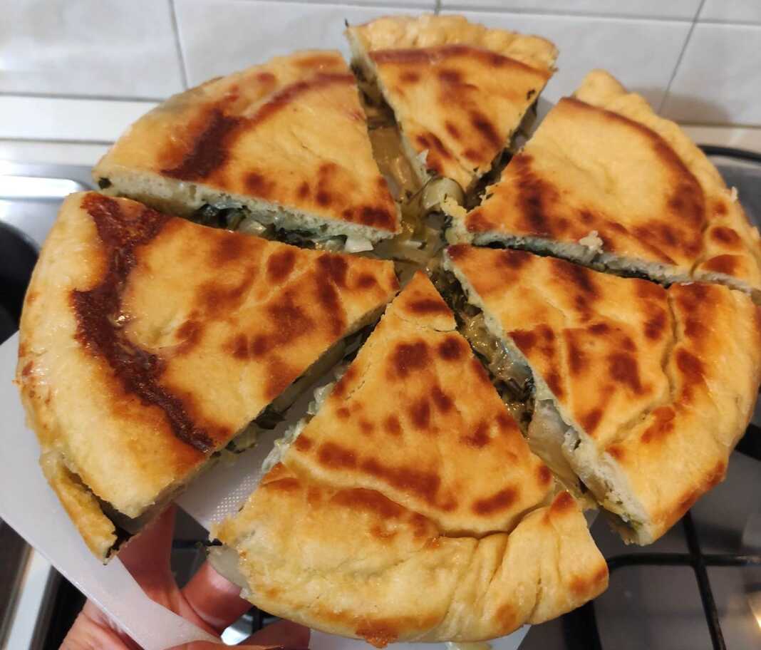 πίτα στο τηγάνι με χόρτα και φέτα