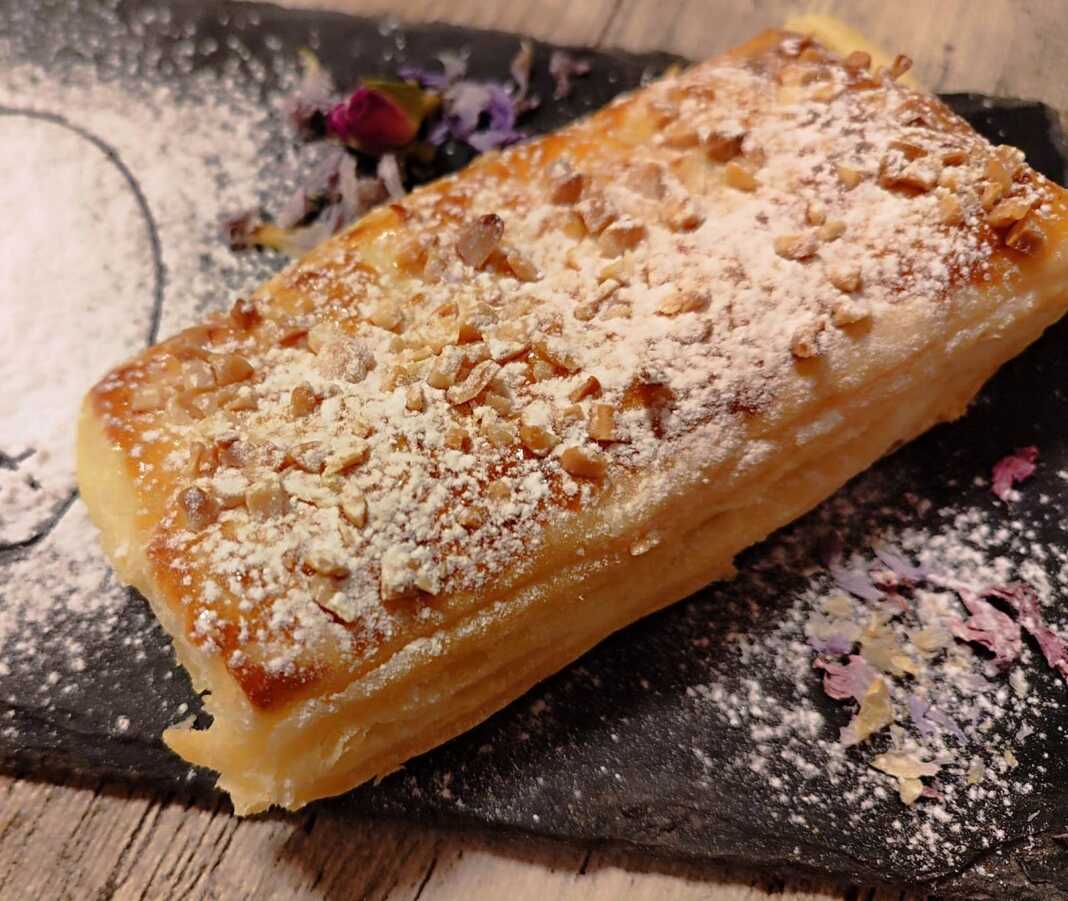 σφολιάτα με κρέμα βανίλια