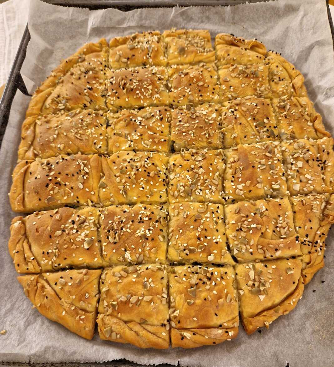 Σπανακοτυρόπιτα με "ψευτοσφολιάτα