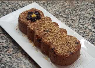 κορμός με μπισκότα και γλυκό του κουταλιού βύσσινο