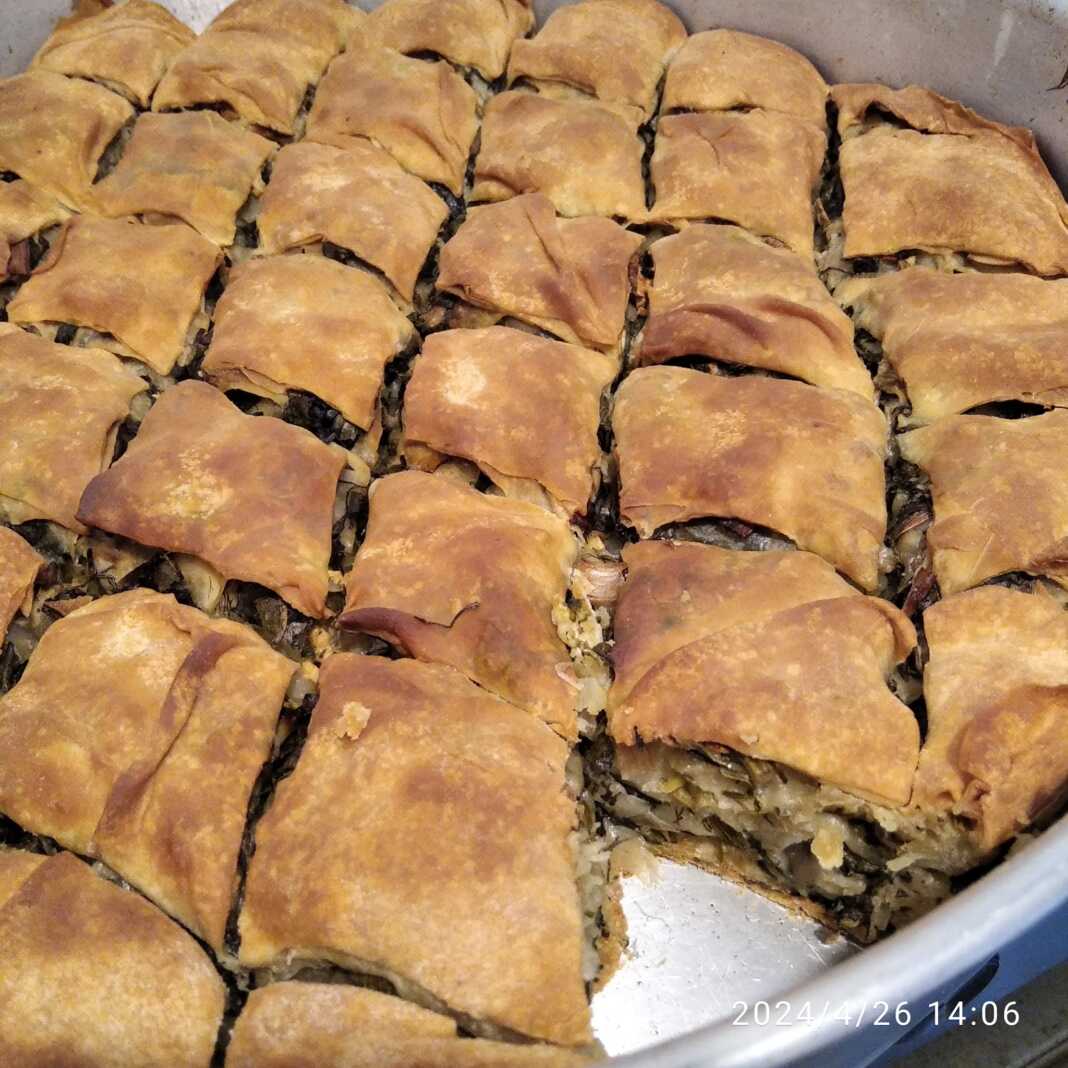 χορτοτυρόπιτα με διαφορά χόρτα