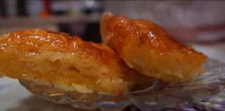 σιροπιαστό γλυκό με κρέμα γιαουρτιού