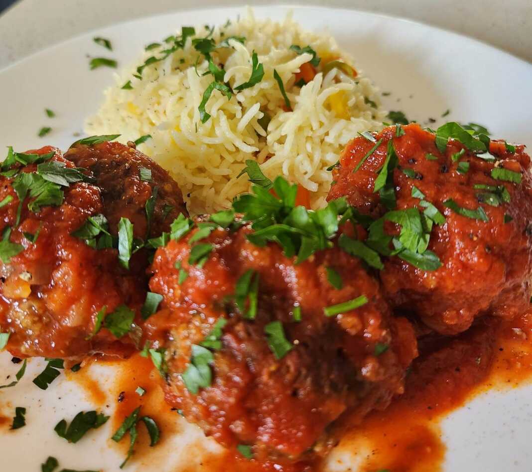 Κεφτεδάκια με σάλτσα ντομάτας