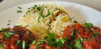 Κεφτεδάκια με σάλτσα ντομάτας