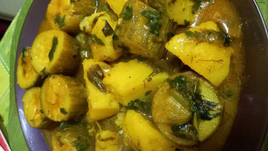 Κολοκυθοπατάτες με λεμόνι και μυρωδικά στη κατσαρόλα