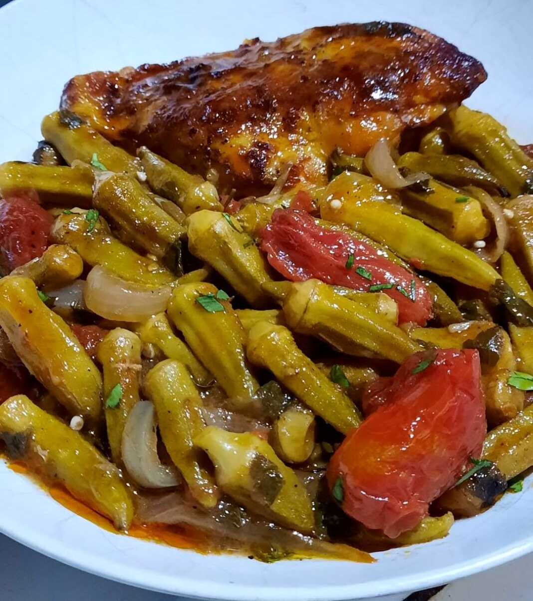 κοτόπουλο με μπάμιες