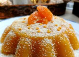 Δροσερή νηστίσιμη κρέμα πορτοκαλιού σερβιρισμένη σε μπολ, πασπαλισμένη με καρύδα.