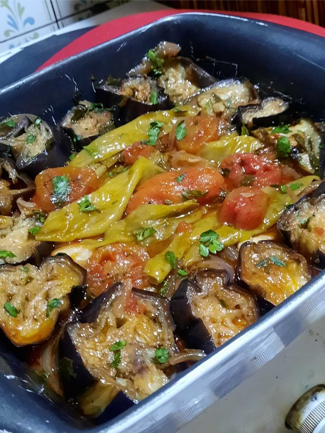 Mελιτζάνες και πιπεριές στο φούρνο