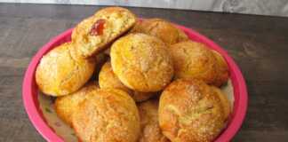 Μπισκότα με γέμιση λουκούμι και φλούδα πορτοκαλιού.