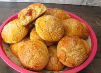 Μπισκότα με γέμιση λουκούμι και φλούδα πορτοκαλιού.