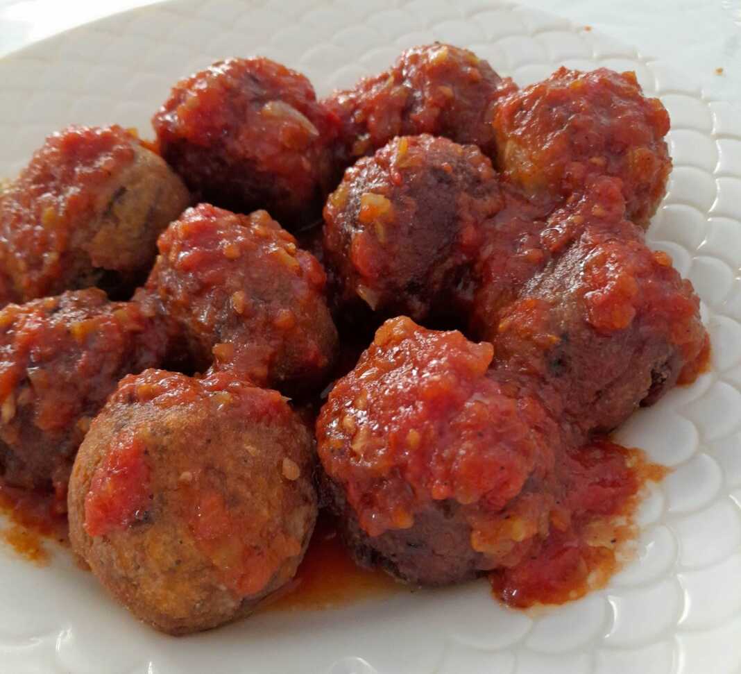 nistisima keftedakia νηστίσιμα κεφτεδάκια με σάλτσα ντομάτας