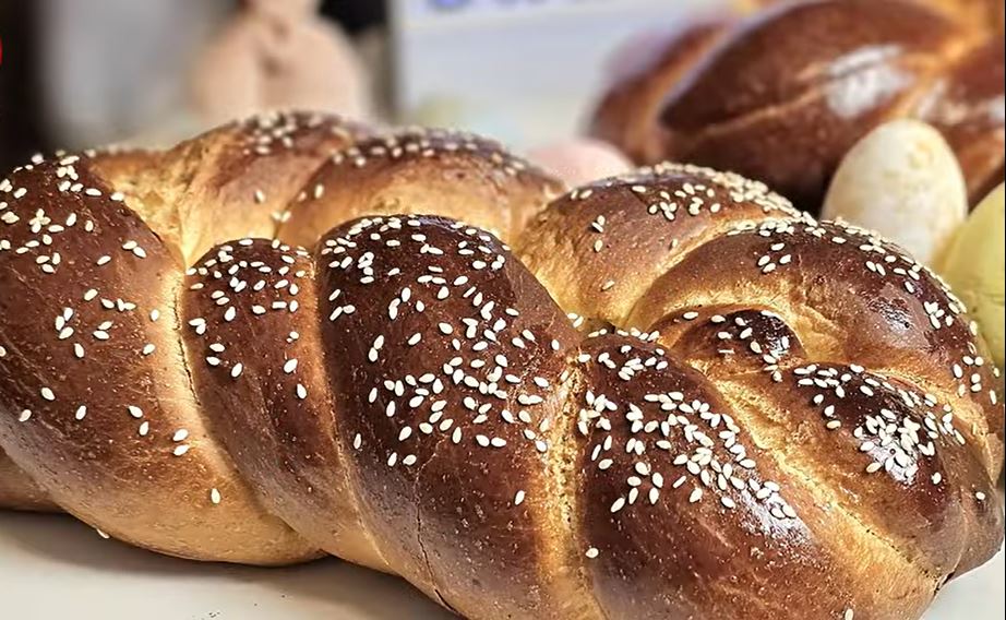 pasxalina tsourekia Πασχαλινά Τσουρέκια