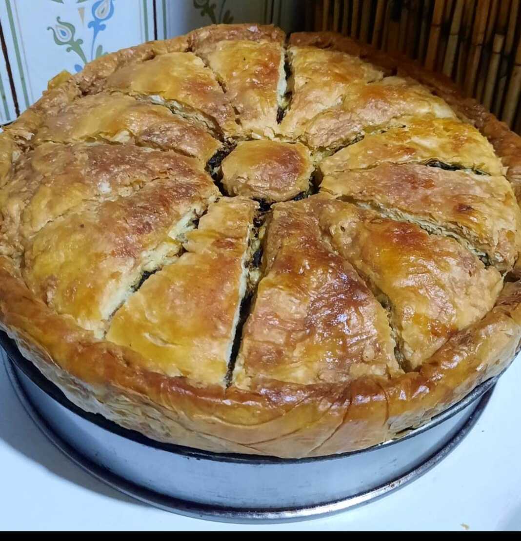 σπανακοτυρόπιτα με χωριάτικο φύλλο
