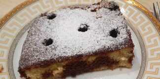 Κέικ με τρύπες και βουτυράτο σιρόπι